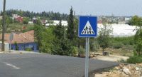 Kelias ir pėsčiųjų perėjos ženklas Antalijoje